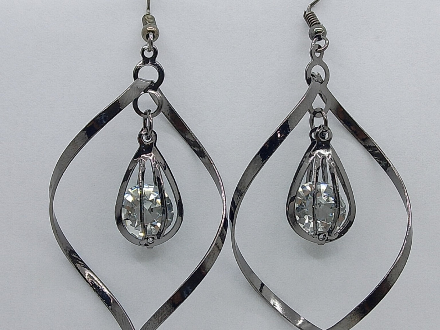 Black Star Crystal Drop Earrings – Elegant Twisted Design