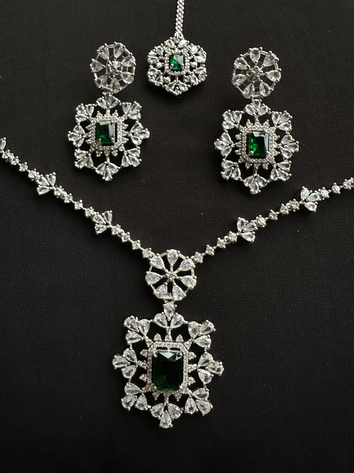 Emerald Royale Zircon Jewelry Set – Necklace, Earrings & Tikka