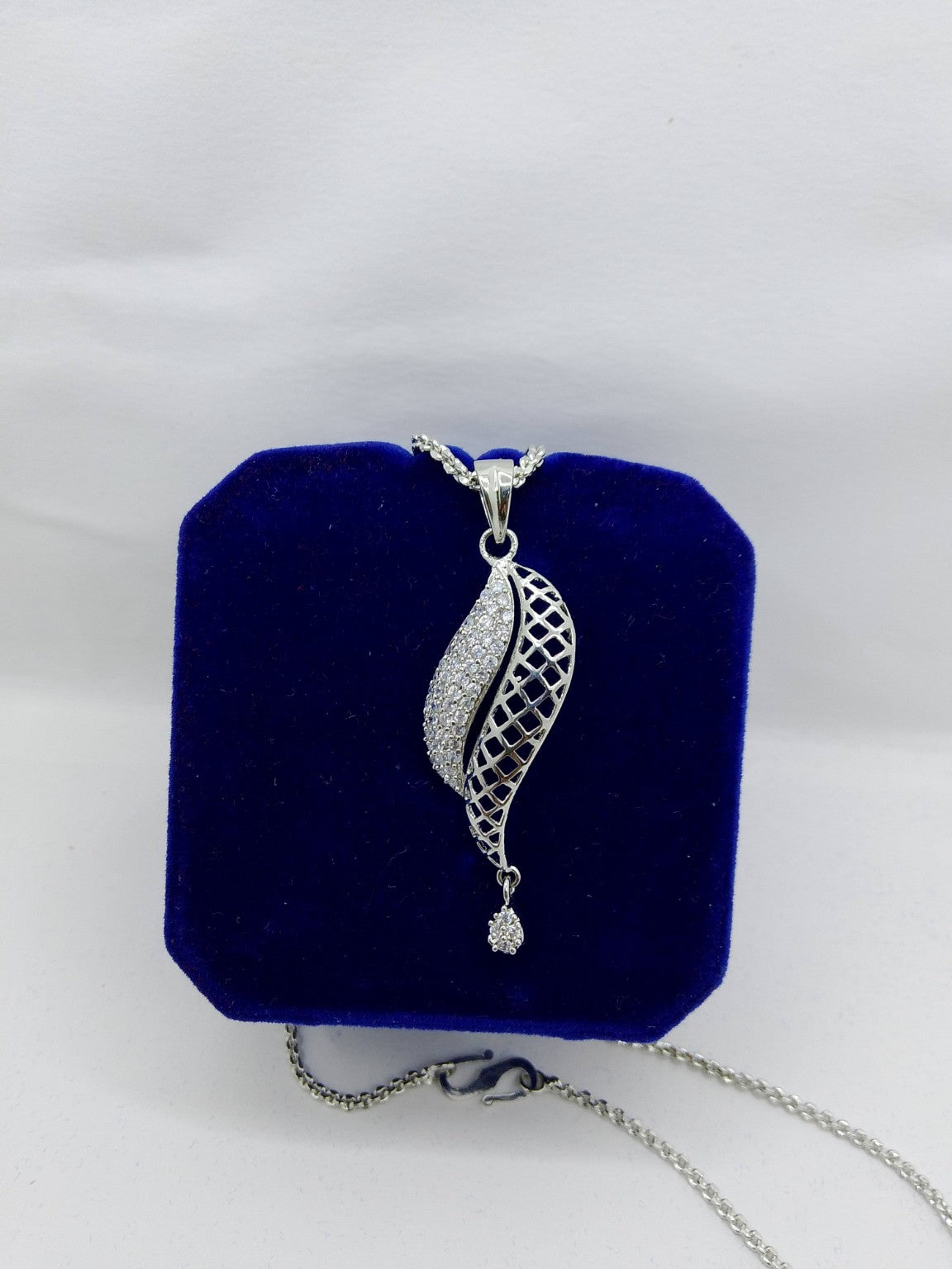 Elegant Silver Leaf Necklace