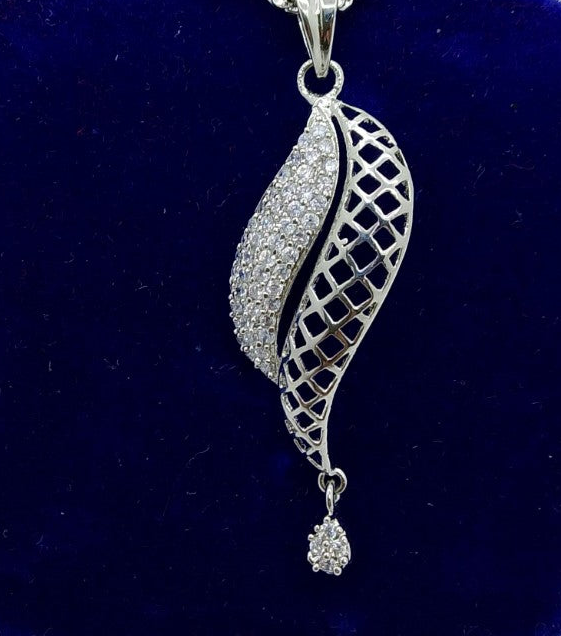 Elegant Silver Leaf Necklace