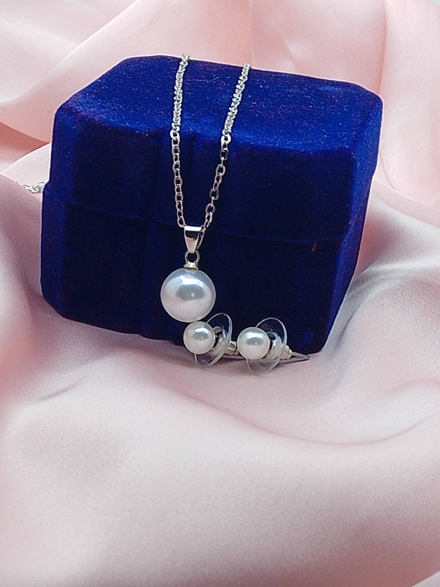 Classic Pearl Pendant & Earrings Set – Elegant Daily Wear Jewelry