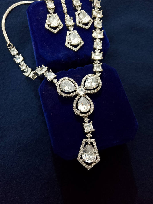 Crystal Radiance Necklace Set – Silver-Tone Teardrop Design