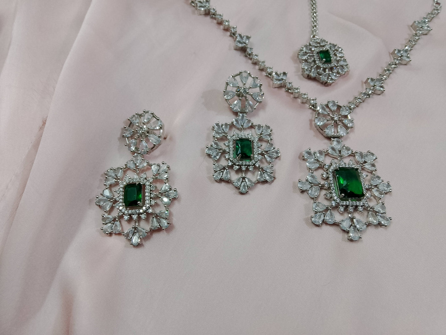 Emerald Royale Zircon Jewelry Set – Necklace, Earrings & Tikka