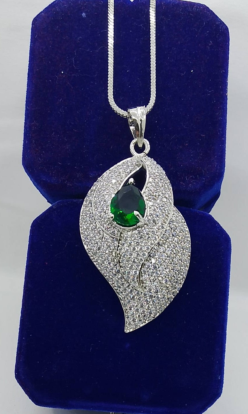 Elegant Green Stone Leaf Pendant – Premium Artificial Necklace