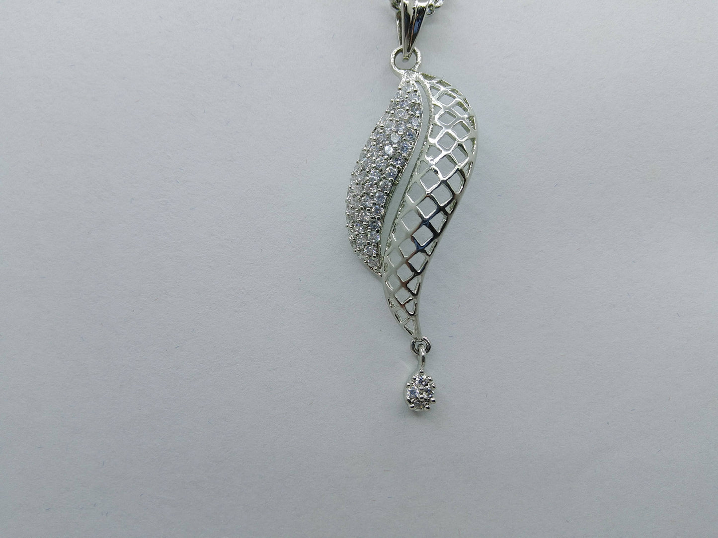 Elegant Silver Leaf Necklace