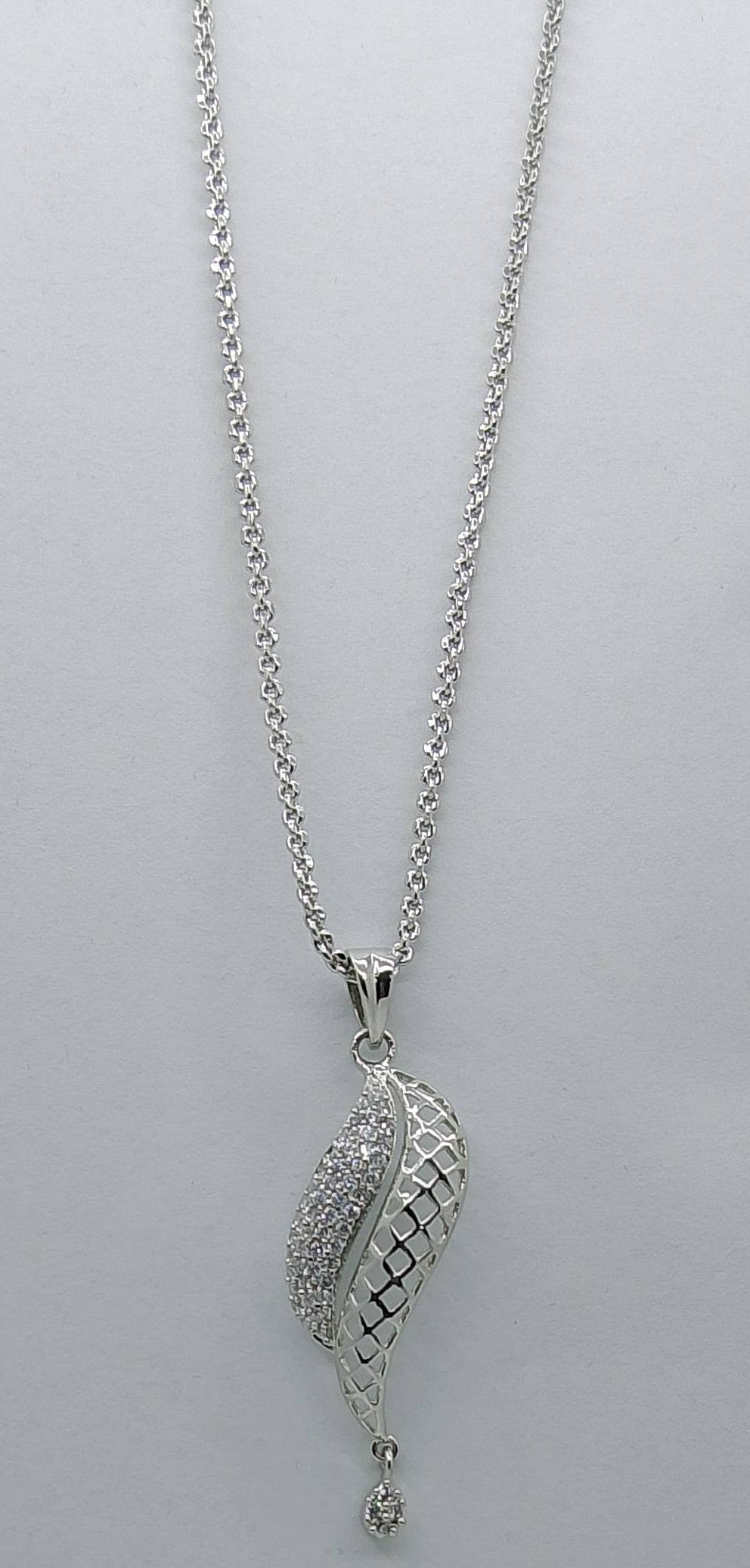 Elegant Silver Leaf Necklace
