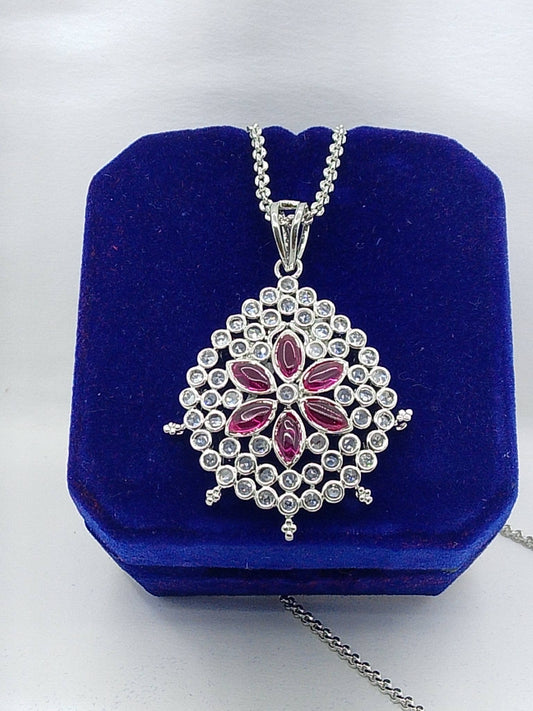 Elegant Silver Floral Necklace
