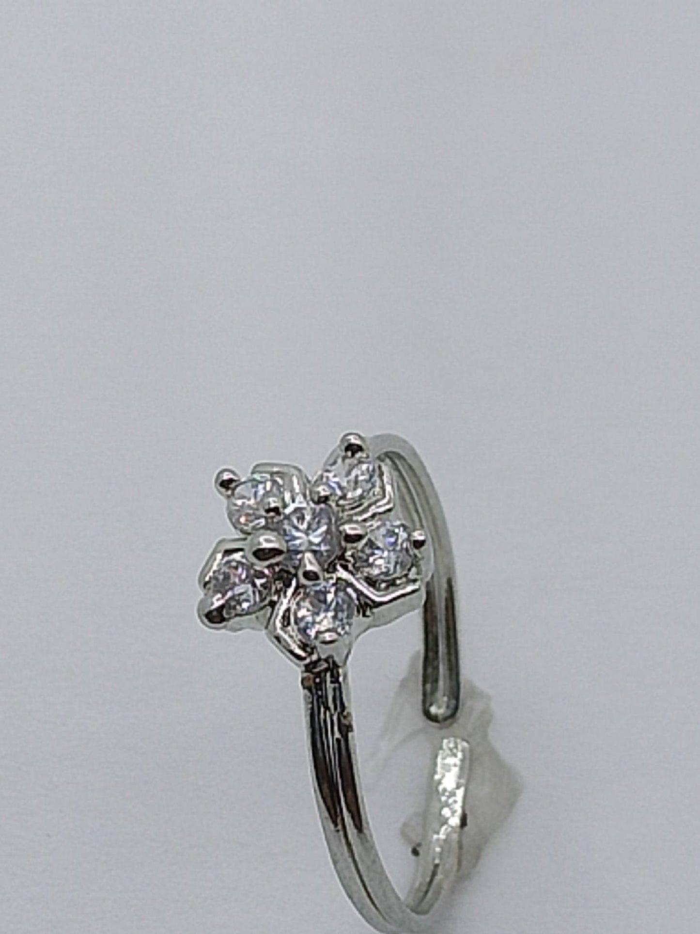 Crystal Bloom Ring – Silver-Tone Floral Design